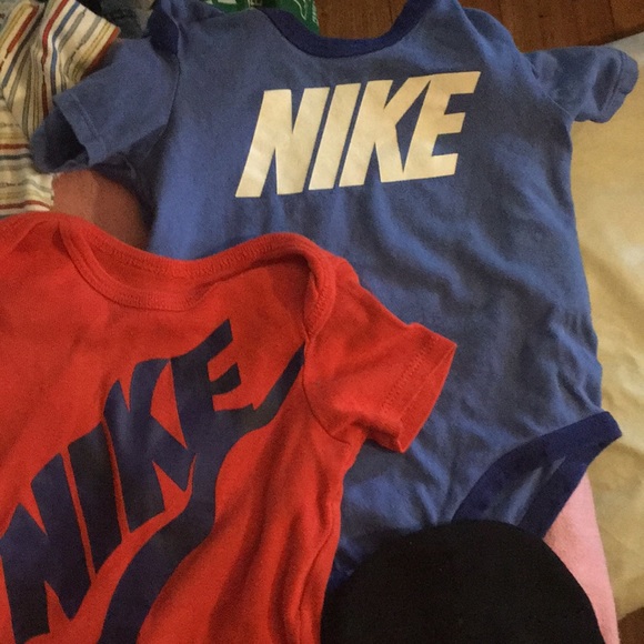 Nike onesie all 0/6 and 3-6 months - Picture 5 of 6